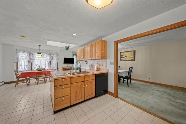 52 Wyman St, Woburn, MA 01801