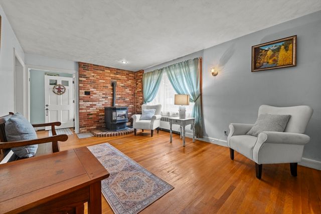 52 Wyman St, Woburn, MA 01801