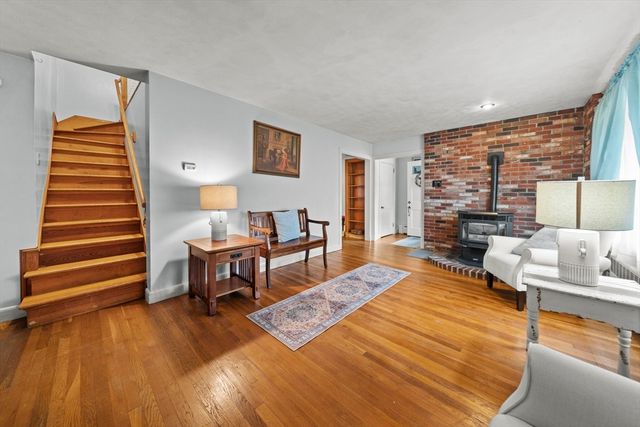 52 Wyman St, Woburn, MA 01801