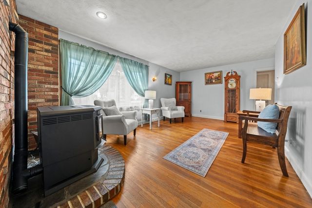 52 Wyman St, Woburn, MA 01801