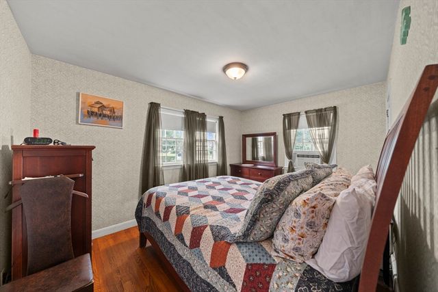 52 Wyman St, Woburn, MA 01801
