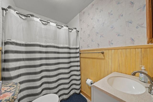 52 Wyman St, Woburn, MA 01801