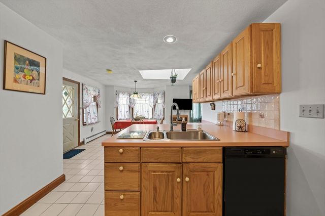 52 Wyman St, Woburn, MA 01801