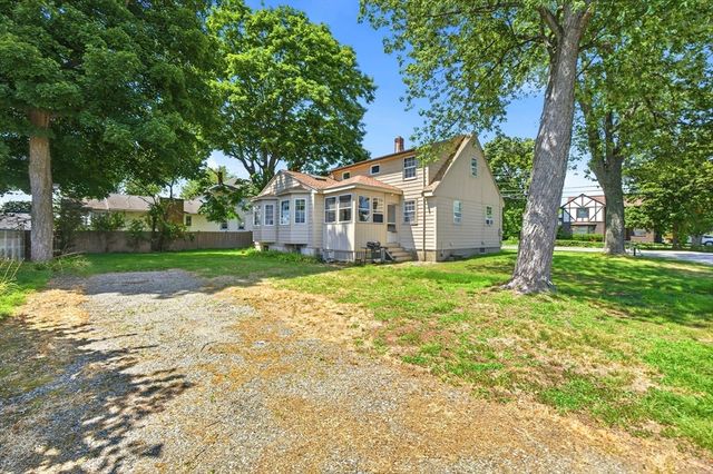 52 Wyman St, Woburn, MA 01801