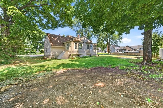 52 Wyman St, Woburn, MA 01801