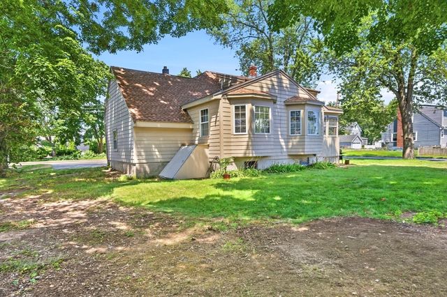 52 Wyman St, Woburn, MA 01801