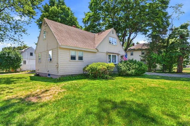 52 Wyman St, Woburn, MA 01801