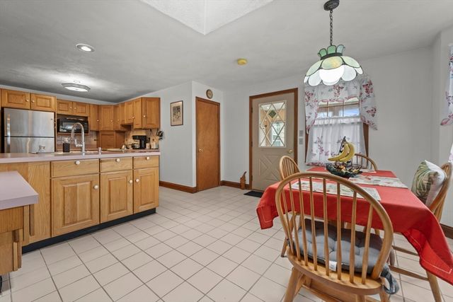 52 Wyman St, Woburn, MA 01801