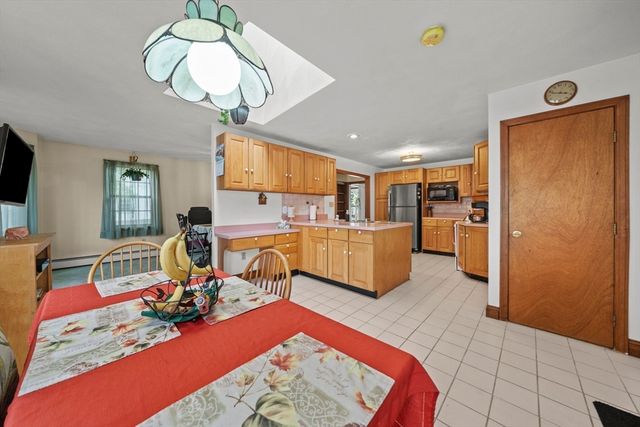 52 Wyman St, Woburn, MA 01801
