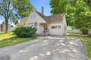 52 Wyman St, Woburn, MA 01801
