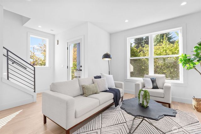 7344 22nd Avenue NW, Seattle, WA 98117