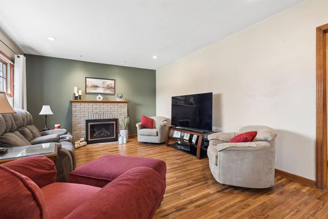 115 N Division Street, Cedar Falls, IA 50613