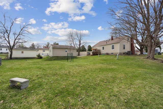 115 N Division Street, Cedar Falls, IA 50613