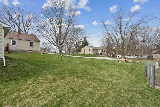 115 N Division Street, Cedar Falls, IA 50613