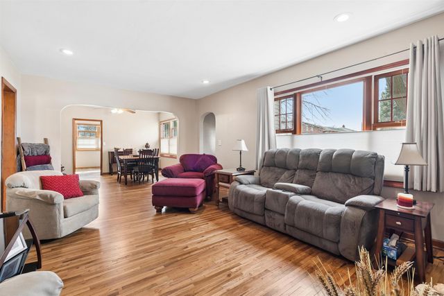 115 N Division Street, Cedar Falls, IA 50613