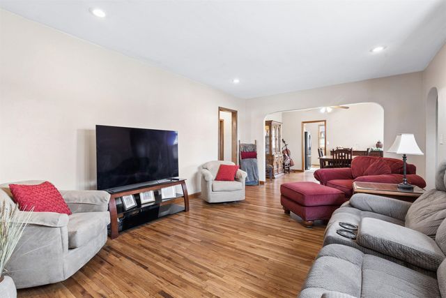 115 N Division Street, Cedar Falls, IA 50613