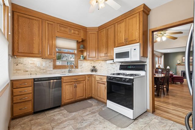 115 N Division Street, Cedar Falls, IA 50613