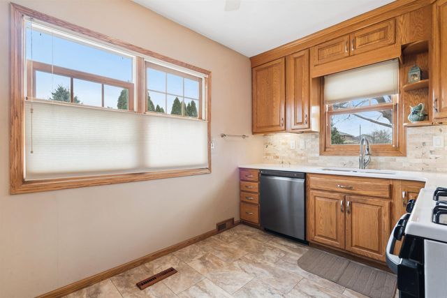 115 N Division Street, Cedar Falls, IA 50613