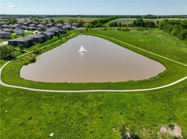 18593 W 193rd Street, Spring Hill, KS 66083