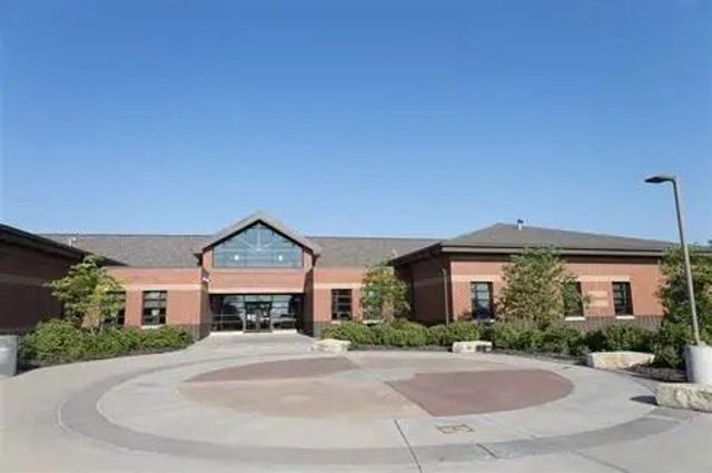 18593 W 193rd Street, Spring Hill, KS 66083