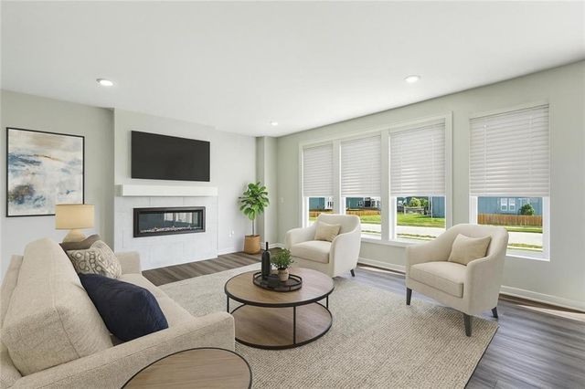 18593 W 193rd Street, Spring Hill, KS 66083