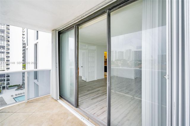 3625 N Country Club Dr 901, Aventura, FL 33180