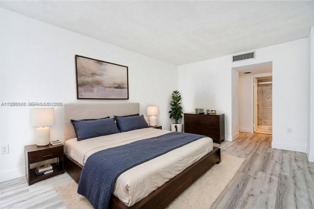 3625 N Country Club Dr 901, Aventura, FL 33180