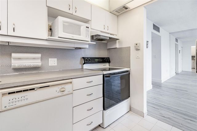 3625 N Country Club Dr 901, Aventura, FL 33180