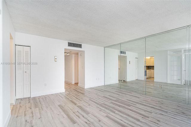 3625 N Country Club Dr 901, Aventura, FL 33180