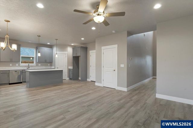 1163 SW 11th Av, Dallas, OR 97338