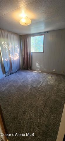 8323 W Meadow Brook Cir, Rathdrum, ID 83858