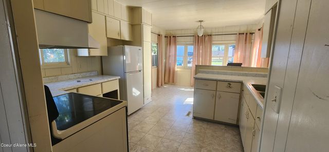 8323 W Meadow Brook Cir, Rathdrum, ID 83858