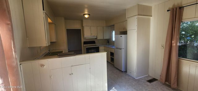 8323 W Meadow Brook Cir, Rathdrum, ID 83858