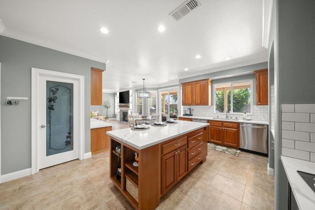 217 Baroness Ct, Roseville, CA 95747