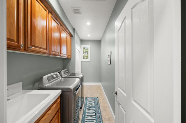 217 Baroness Ct, Roseville, CA 95747