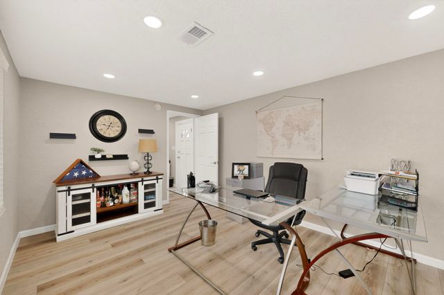 202 Wayne Road NW, Albuquerque, NM 87114