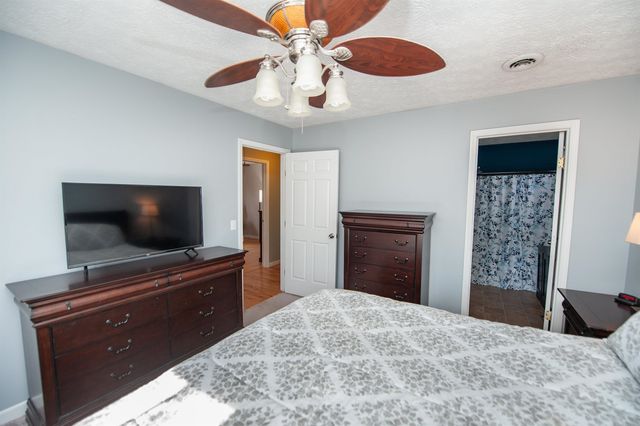 215 Chickamauga Ln, Simpsonville, SC 29681