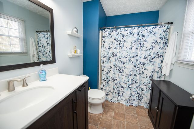 215 Chickamauga Ln, Simpsonville, SC 29681