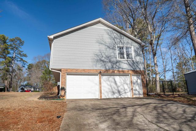 215 Chickamauga Ln, Simpsonville, SC 29681