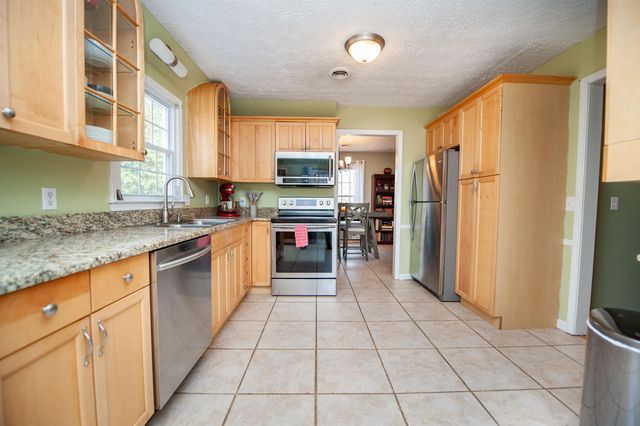 215 Chickamauga Ln, Simpsonville, SC 29681