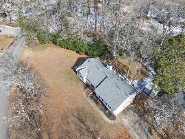 215 Chickamauga Ln, Simpsonville, SC 29681