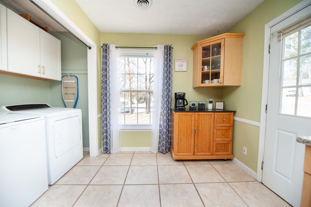 215 Chickamauga Ln, Simpsonville, SC 29681