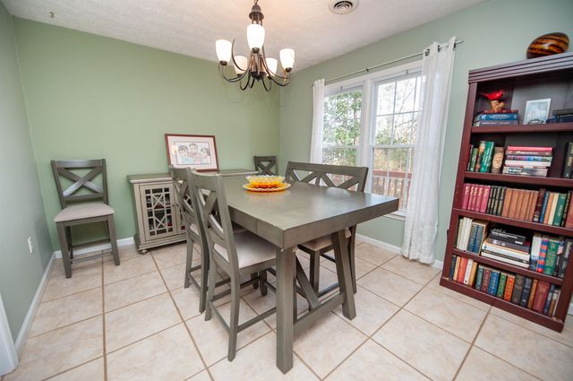 215 Chickamauga Ln, Simpsonville, SC 29681