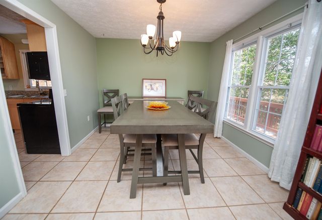 215 Chickamauga Ln, Simpsonville, SC 29681