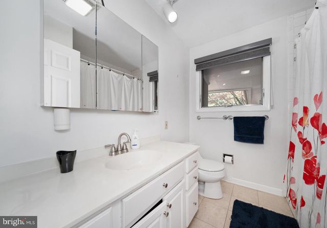 104 NEPTUNE DR, Newark, DE 19711