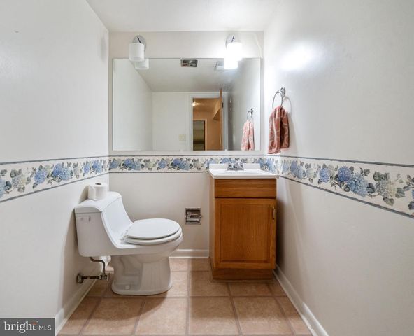 104 NEPTUNE DR, Newark, DE 19711