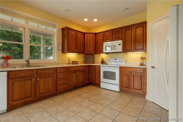 213 Colonels Way W, Henryville, IN 47126