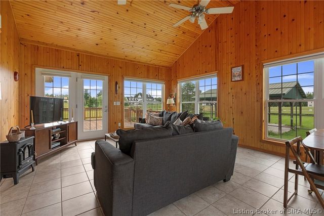213 Colonels Way W, Henryville, IN 47126