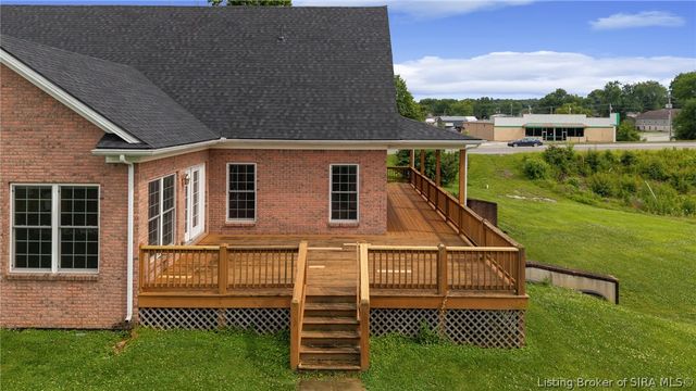 213 Colonels Way W, Henryville, IN 47126