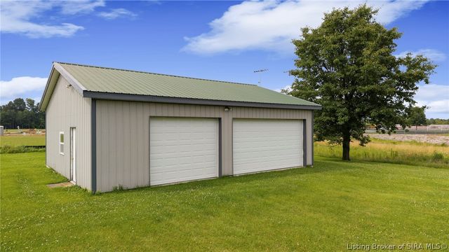 213 Colonels Way W, Henryville, IN 47126